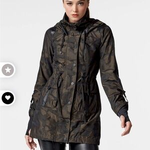 Blanc Noir Camo Anorak - True Camo